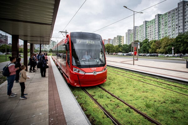 Nedostavana ale zelena Petrzalka zazila historicky moment