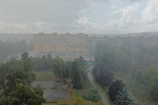 Neprejazdne useky popadane stromy dalsie burky