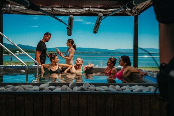 Ostat na vychode by bolo zdraviu skodlive smeje sa Dangl Herci si natacanie filmu Kavej 2 uzili