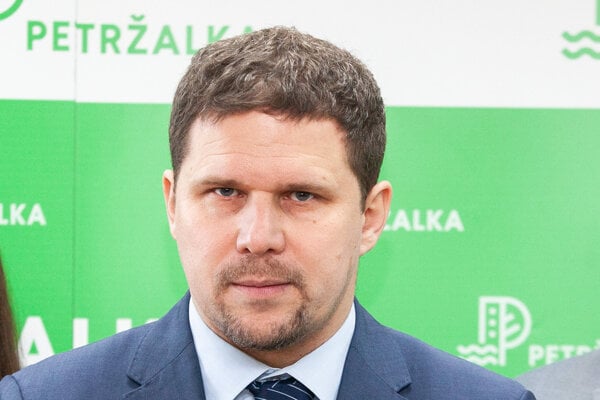 Petrzalsky starosta pred odchodom podpisal zmluvu