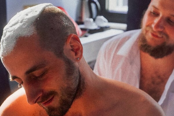 Prve co si na tebe vsimnu je tvoja plesatost Nastrelenie vlasov v Turecku je aj bojom proti osamelosti