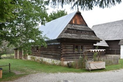 Stav drevenic posudia neodbornici obavaju sa muzejnici