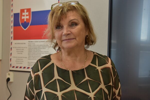 Ucila styri desatrocia babky sa vysli pozriet