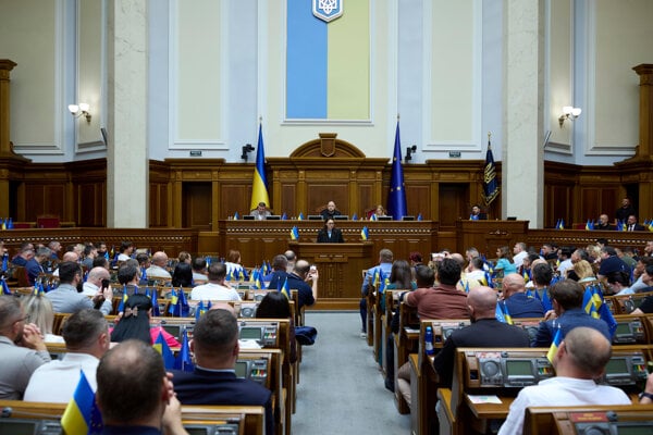 Ukrajinsky parlament schvalil obmedzenie nezavislosti uradov