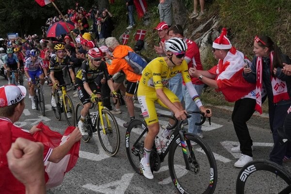 V 19 etape zvitazil Holandan Arensman