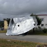V meste strhlo strechy na desiatich domoch Ministerstva vysvetluju pomoc statu