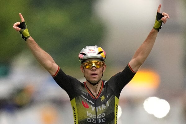 V poslednom stupani zlomil aj Pogacara Van Aert ovladol poslednu etapu Tour
