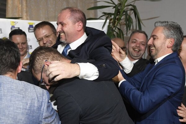 Viceprimatorka chce viest zupu Polacek zaklada stranu Progresivci rokovali s znamym politikom