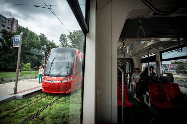 Z Juzneho mesta do centra Elektricka v Petrzalke zacala premavat po novej trati