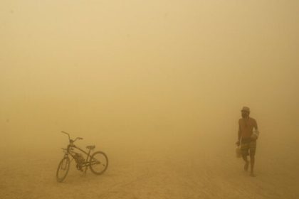 Antikapitalisticky festival Burning Man opovrhuje peniazmi ale bez nich neprezije