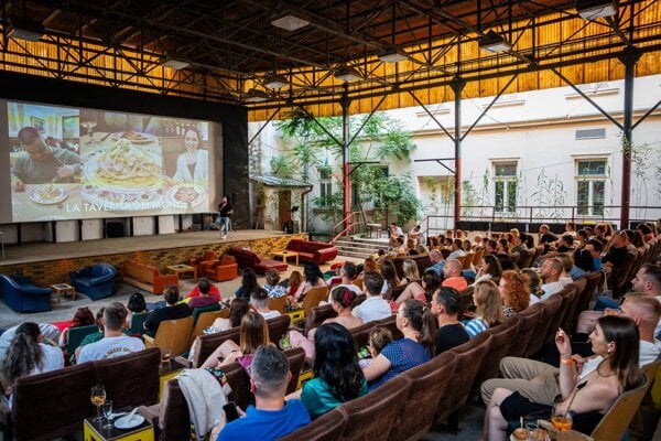 Maly amfik skryty v centre Kosic na slepo