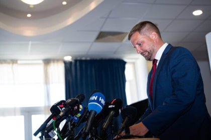 Ministerstvo moze obist vysledky konkurzu Co nesedi na odchode Povolneho