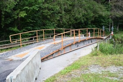 Na Povazi sa rozpada dolezity most obmedzil sluzby