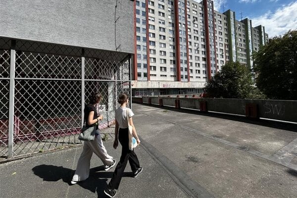 Obchody na petrzalskych terasach sa menia na byty Obyvatelom chybaju prevadzky