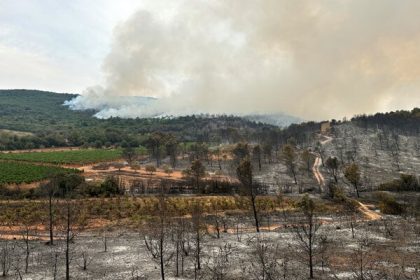 Ohen spalil tisice hektarov Francuzsko suzuje poziar