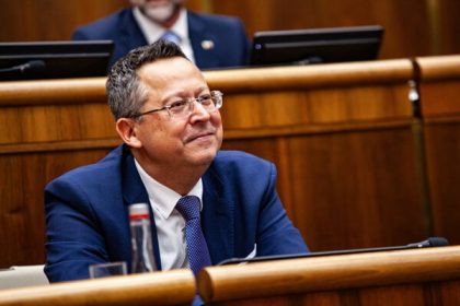 Politici po troske trusia criepky o konsolidacii Co je v hre