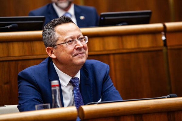 Politici po troske trusia criepky o konsolidacii Co je v hre