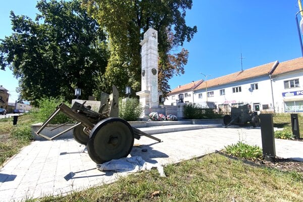 Pomnik dakuje Cervenej armade Mesto ho vynovilo za statne peniaze