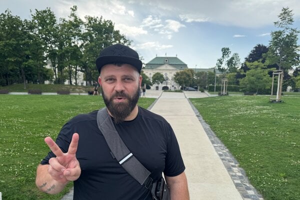 Ranny brifing Vladna fraska s prevratom dostala k o Agelu sa nove sanitky zidu