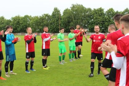 Silna dedina sa v anglickom tyzdni postavi trom mestam