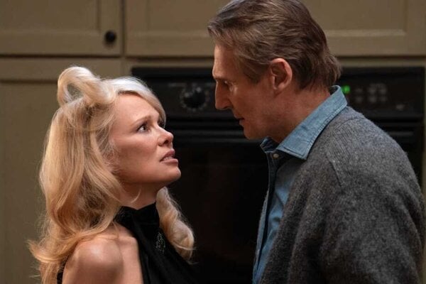 Spojila ich parodia Aj keby svoje city len predstierali Anderson a Neeson ziju to po com tuzili