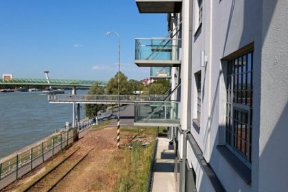 Urady uprednostnuju sukromny najom pred omietkou