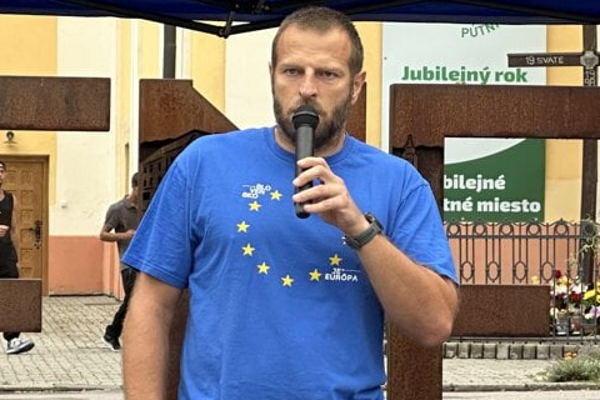 V pripade utoku na advokata a aktivistu policia zacala trestne stihanie