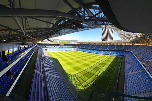 V sto milionovom spore o narodny stadion sa chcel Kmec s Kmotrikom dohodnut Tema rozdelila koaliciu