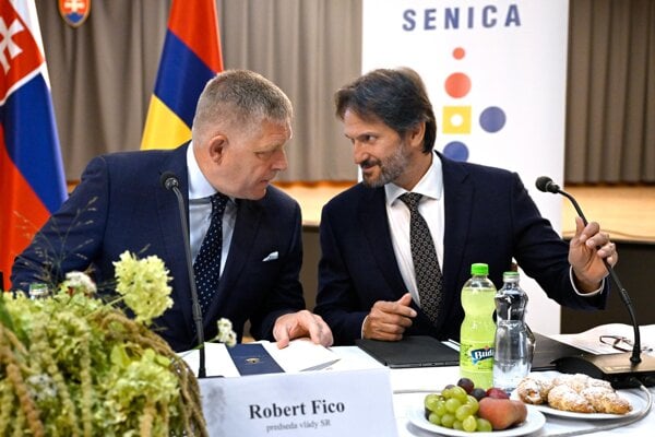 Vlada vyclenila okresom vyse dva miliony eur Banas dostane cenu Alexandra Dubceka