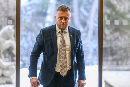 Zvratenjsich ludi aby clovek hladal lupou