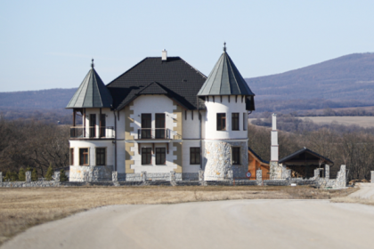 Fafokan nemal dostat dotaciu tvrdi stavitel