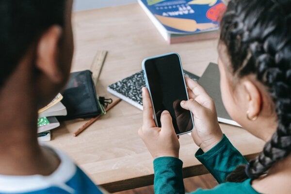 Finske skoly zakazali mobily ziaci sa sustredenejsi