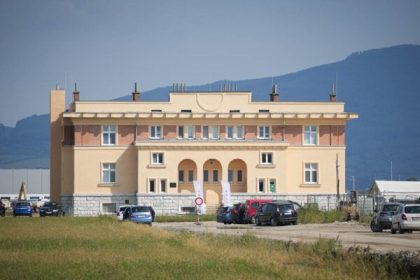 Hrala jedna platna Hovorila zena alebo muz Volvo ukazalo budovu z ktorej sa prvy raz vysielalo