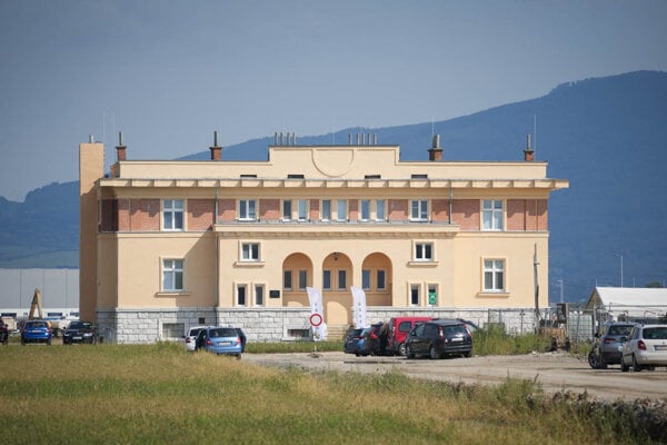 Hrala jedna platna Hovorila zena alebo muz Volvo ukazalo budovu z ktorej sa prvy raz vysielalo