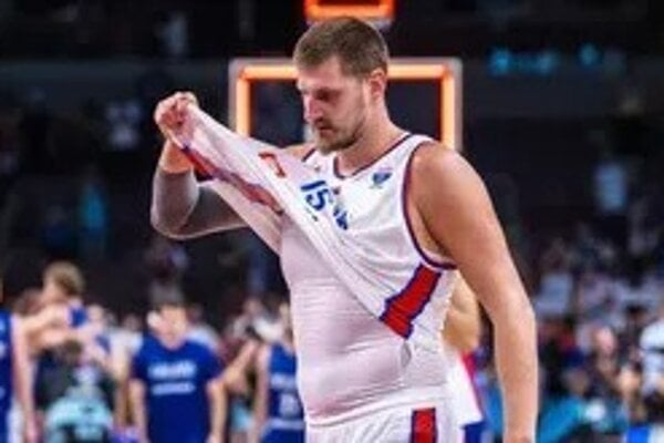 Jokic niesol Srbov na ramenach a vypadol