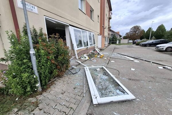 K vybuchu doslo v prevadzke zahradnych potrieb v Malinove