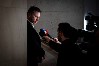 Ked ortoped vysetruje vakciny a premier suhlasi