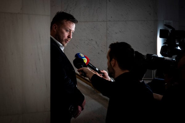 Ked ortoped vysetruje vakciny a premier suhlasi