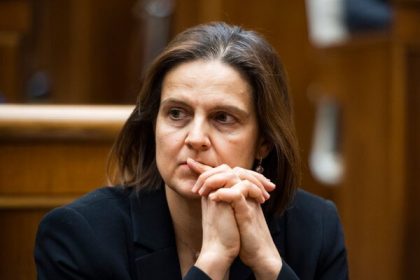 Kolikova Nevravim ze je to spravodlive ale Richard Sulik ma nalepku padu vlady
