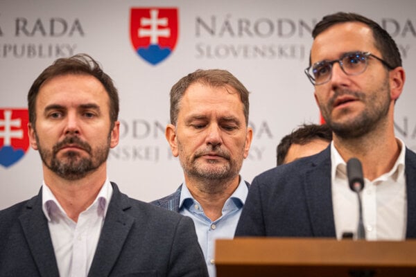 Matovica zradili poslanci Parlament schvalil Ficovu novelu ustavy