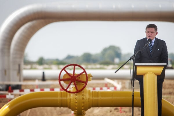 Na Fica tlaci Trump aj Unia pre rusky plyn