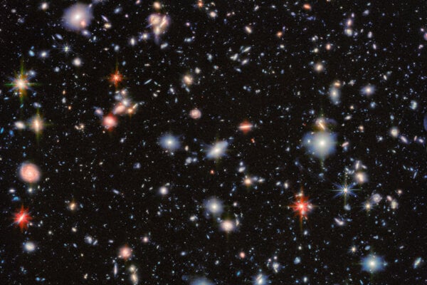 Novy mesiac pri Urane a planeta pri hviezde