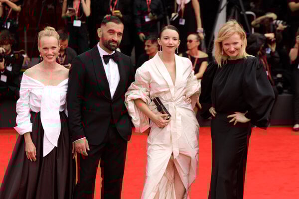 Otec zozal uspech v zahranici hovori Nvotova