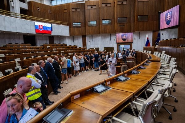 Parlament a Prezidentsky palac otvorili verejnosti brany