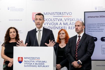 Pocitac namiesto papiera Elektronicka maturita pre ziakov