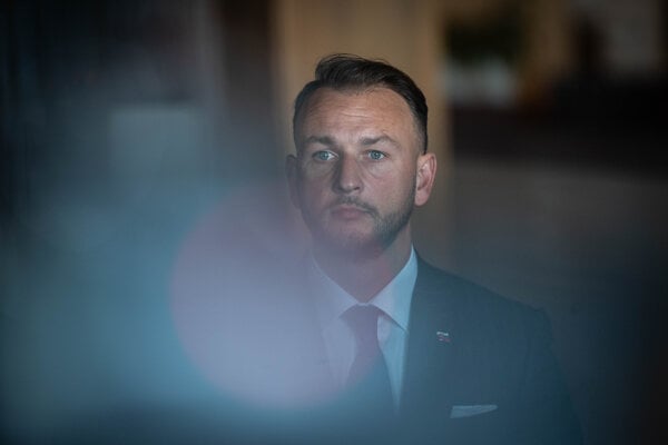 Policajta sudia v kauze zbiteho svedka