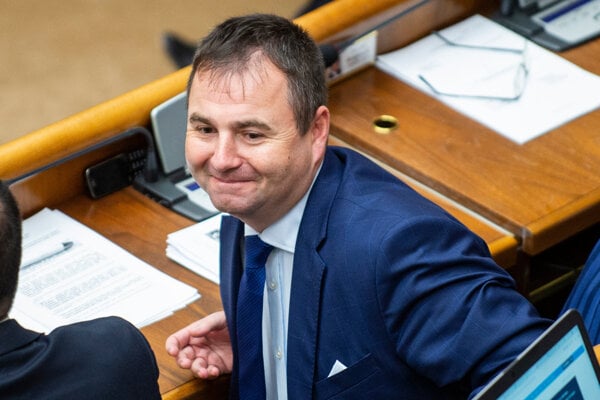 Poslanec Kery popiera facky kamerovy zaznam
