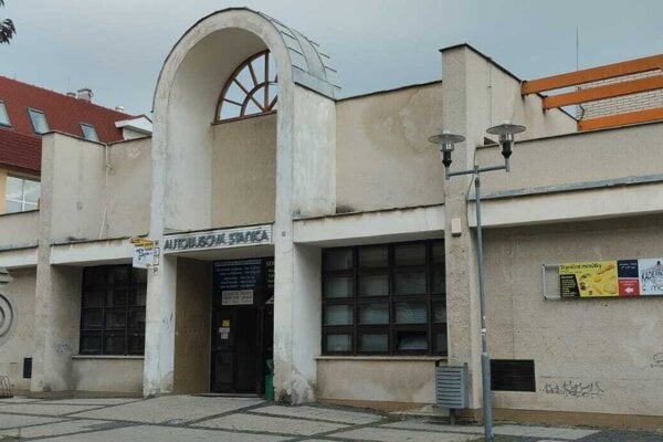 Topolcianska autobusova stanica sa docka oprav