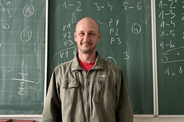 Ucitel z protestu Vlada sa sprava ako nezodpovedny rodic