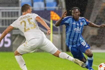 V Trnave bola hviezda Kmotrik v nom citil dobry kseft Novacik sedi na tribune a trucuje